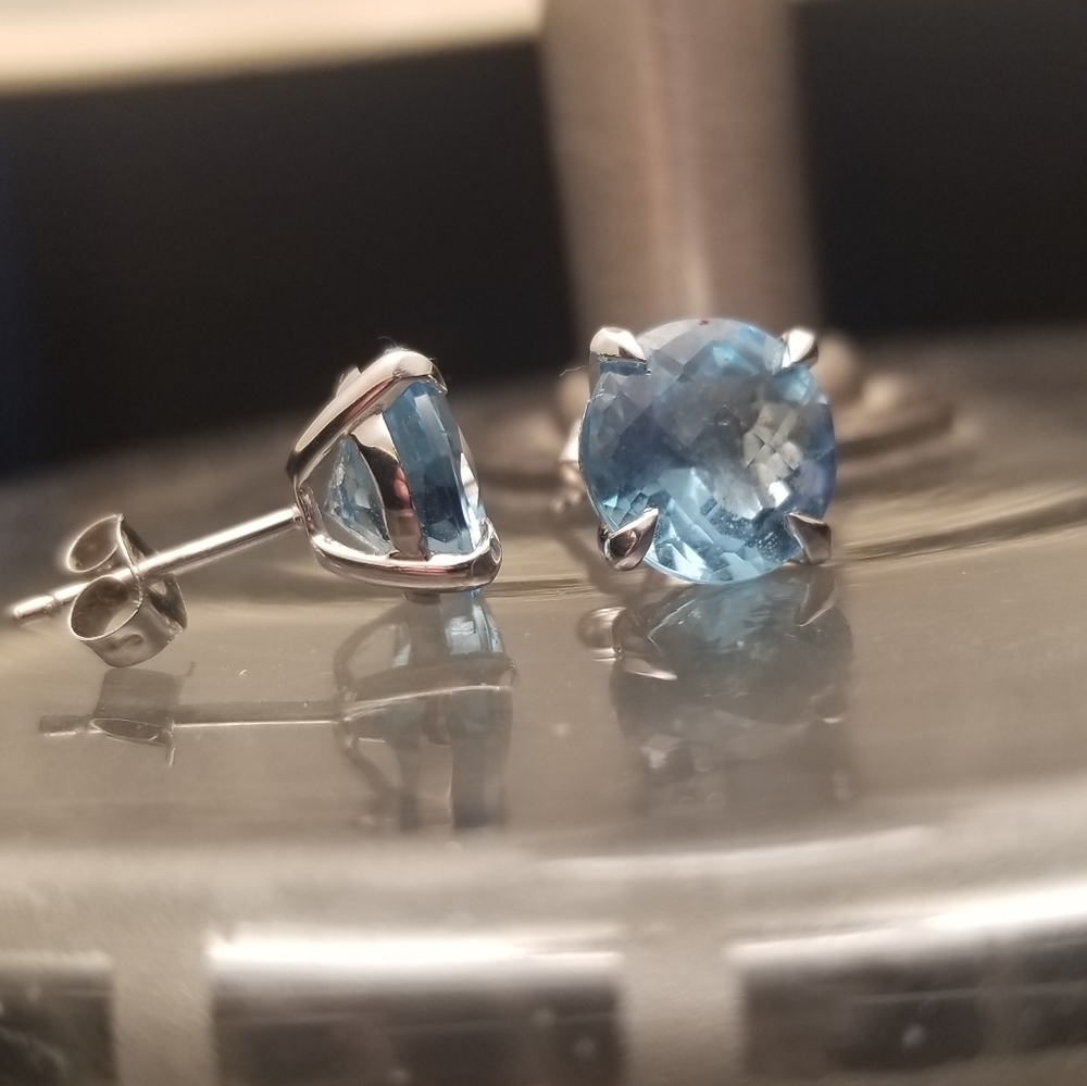 ❤️14k White Gold Aquamarine Earrings